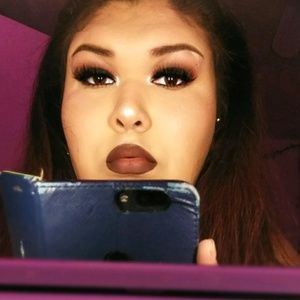 Meet your Posher, Carolina